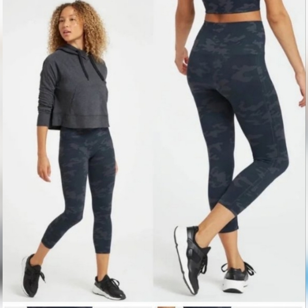 Spanx Black Camo Cropped Leggings Pants Capris Look At Me Now Gym Compression
